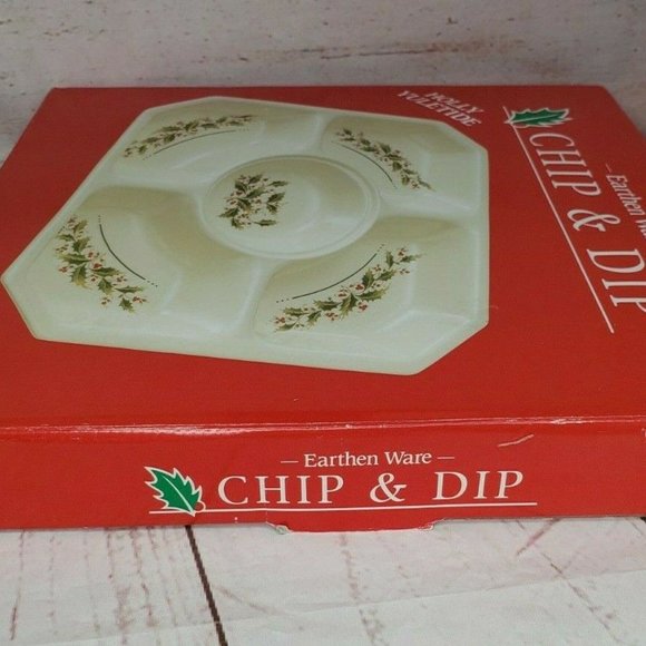 Holly Yuletide Chip And Dip Serving Tray - Picture 3 of 6